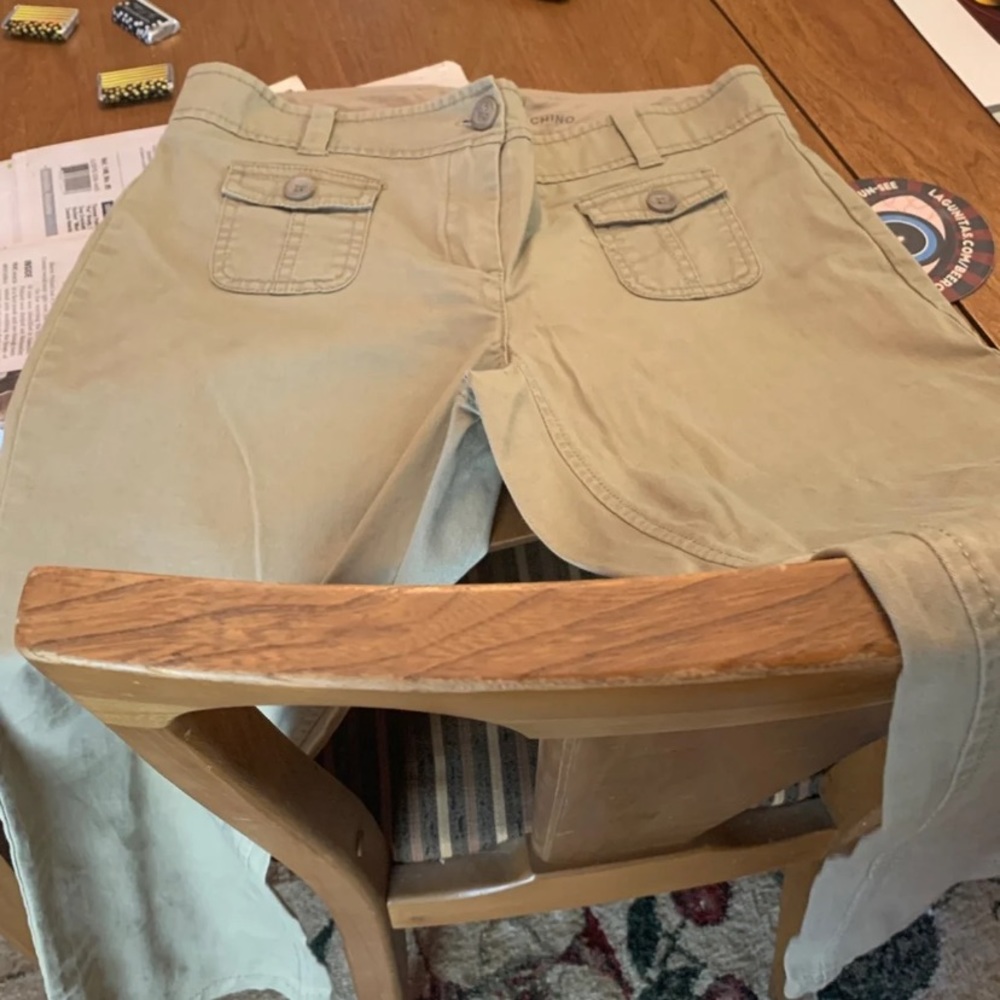 Kaki pants